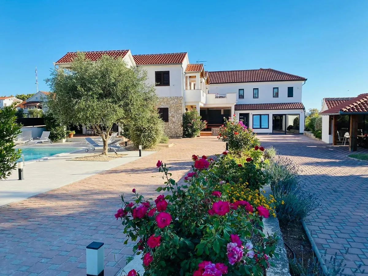 Apartment Apartmani Svemir Drage Croatia