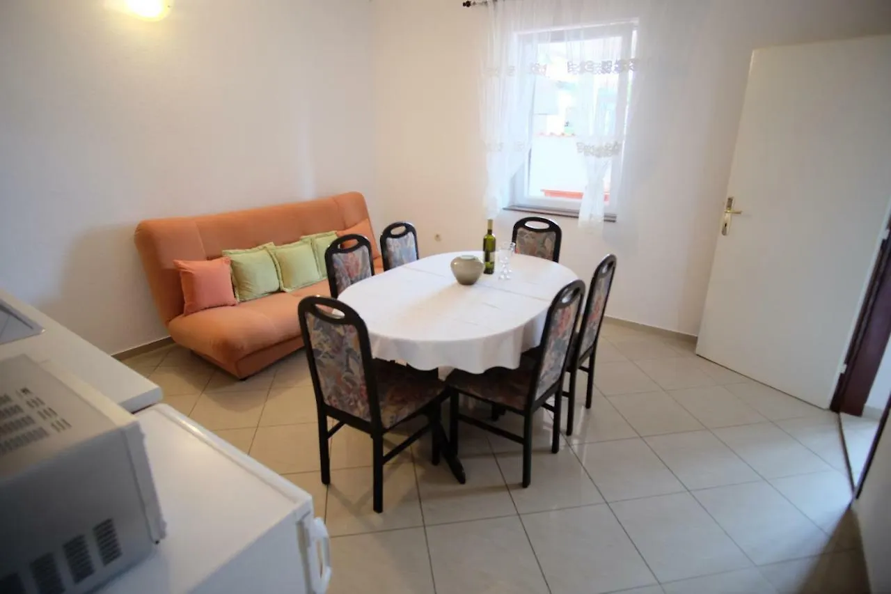 Apartment Apartmani Svemir Drage